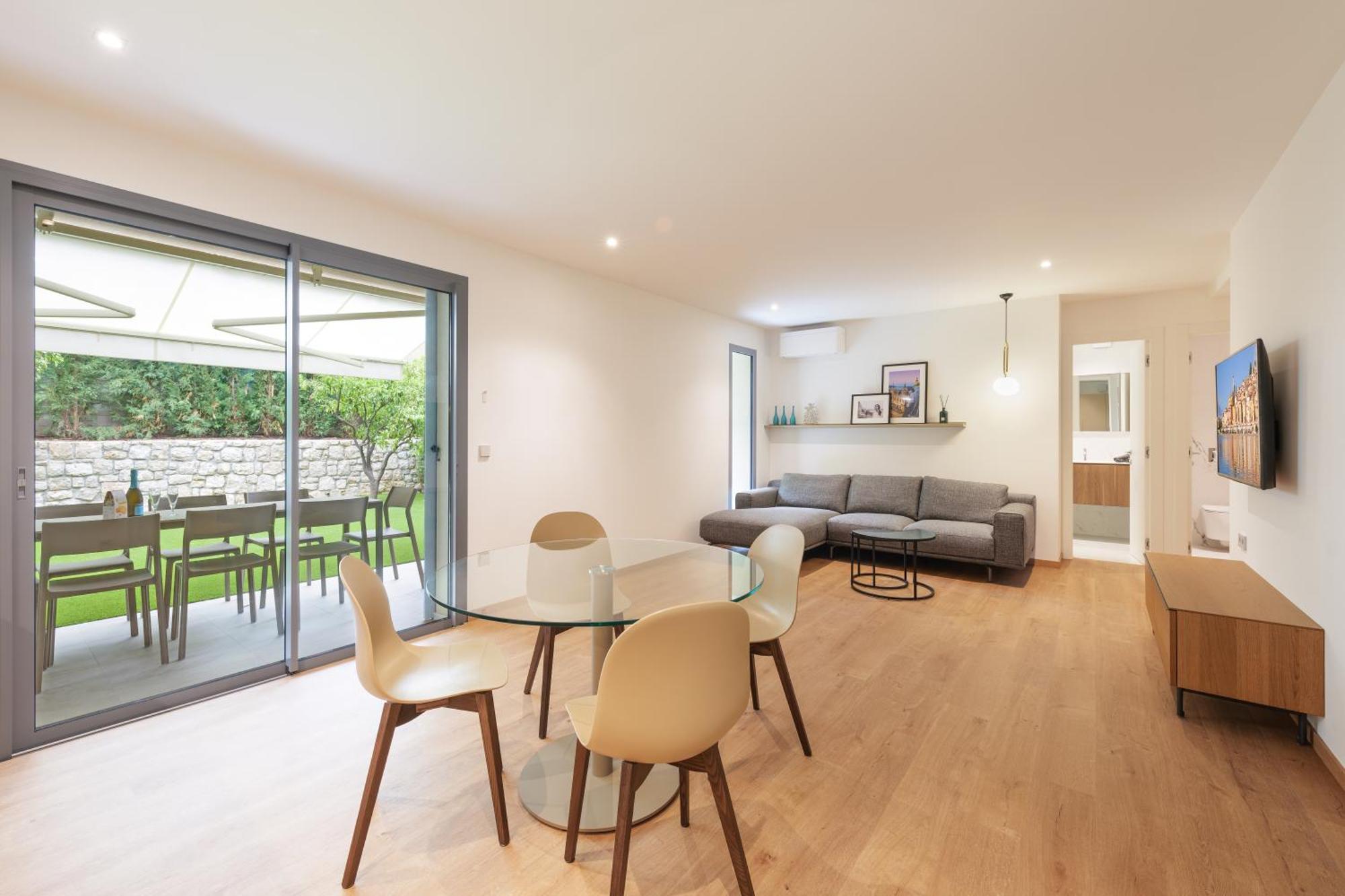 Callista Apartment *